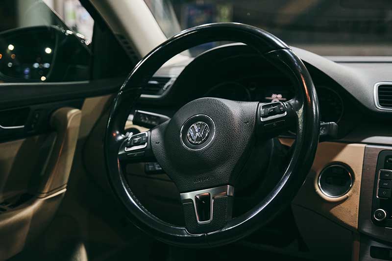 Volkswagen Passat Steering Wheel - Car Tender